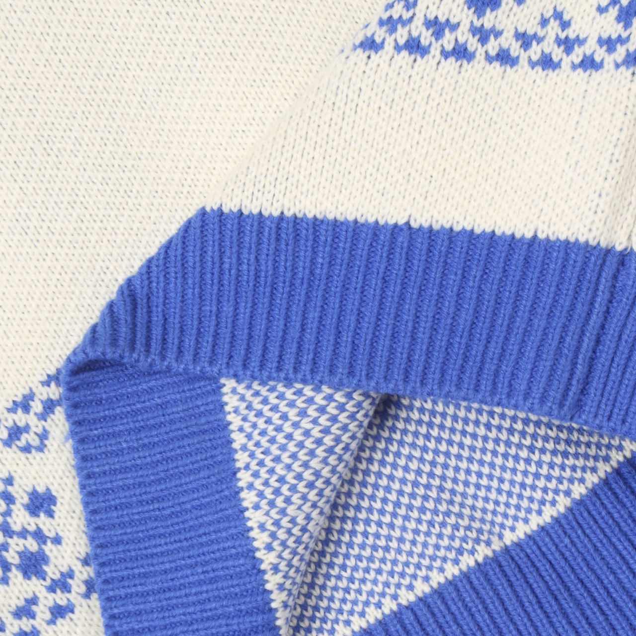 เสื้อกันหนาว Thick Jacquard Pullover
